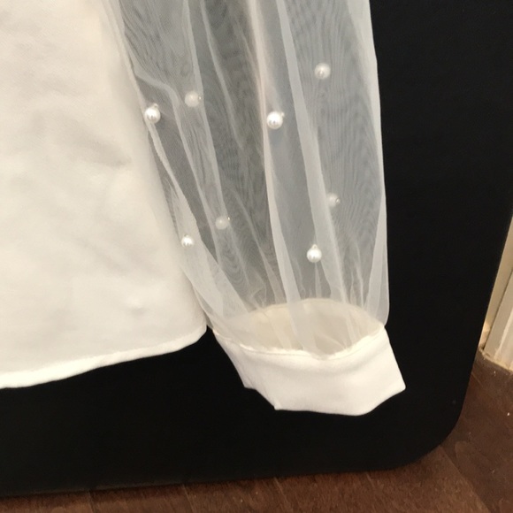White top with sheer sleeves and pearl details, size small - Picture 2 of 8